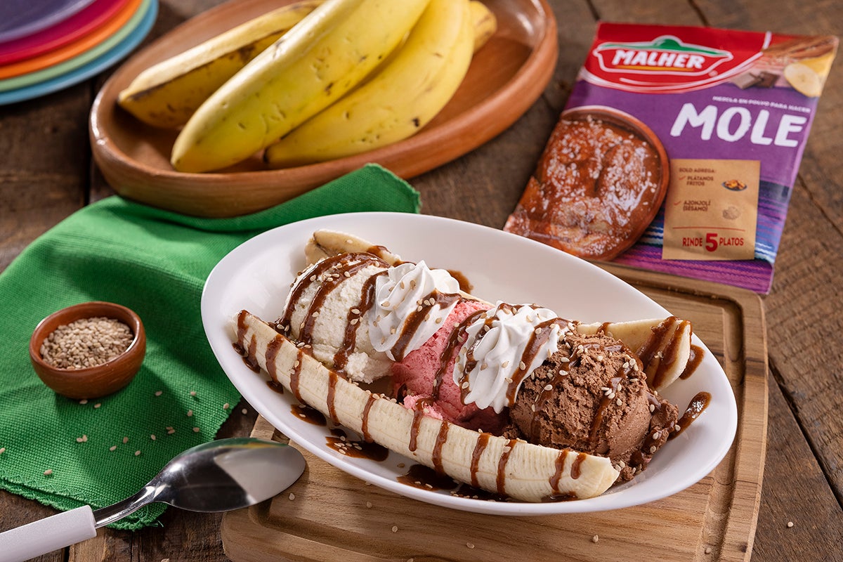 BANANA SPLIT CON SALSA DE MOLE