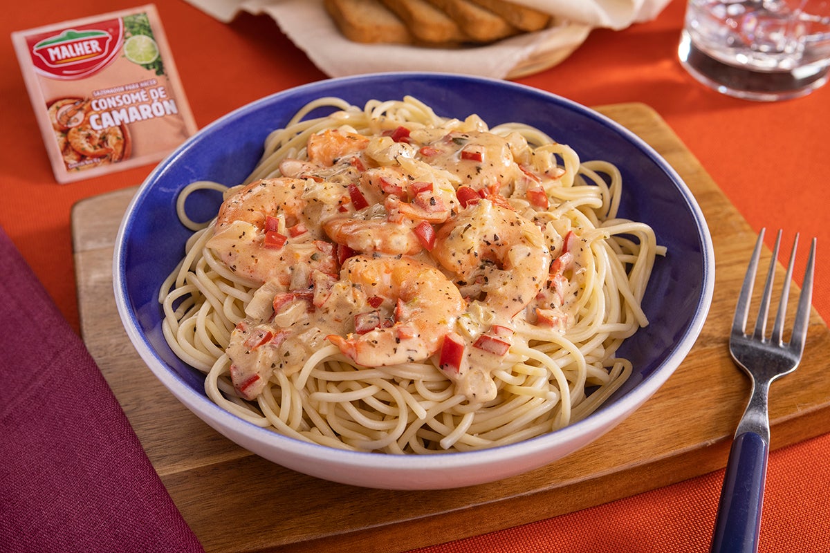 PASTA CON CAMARONES Y ALBAHACA