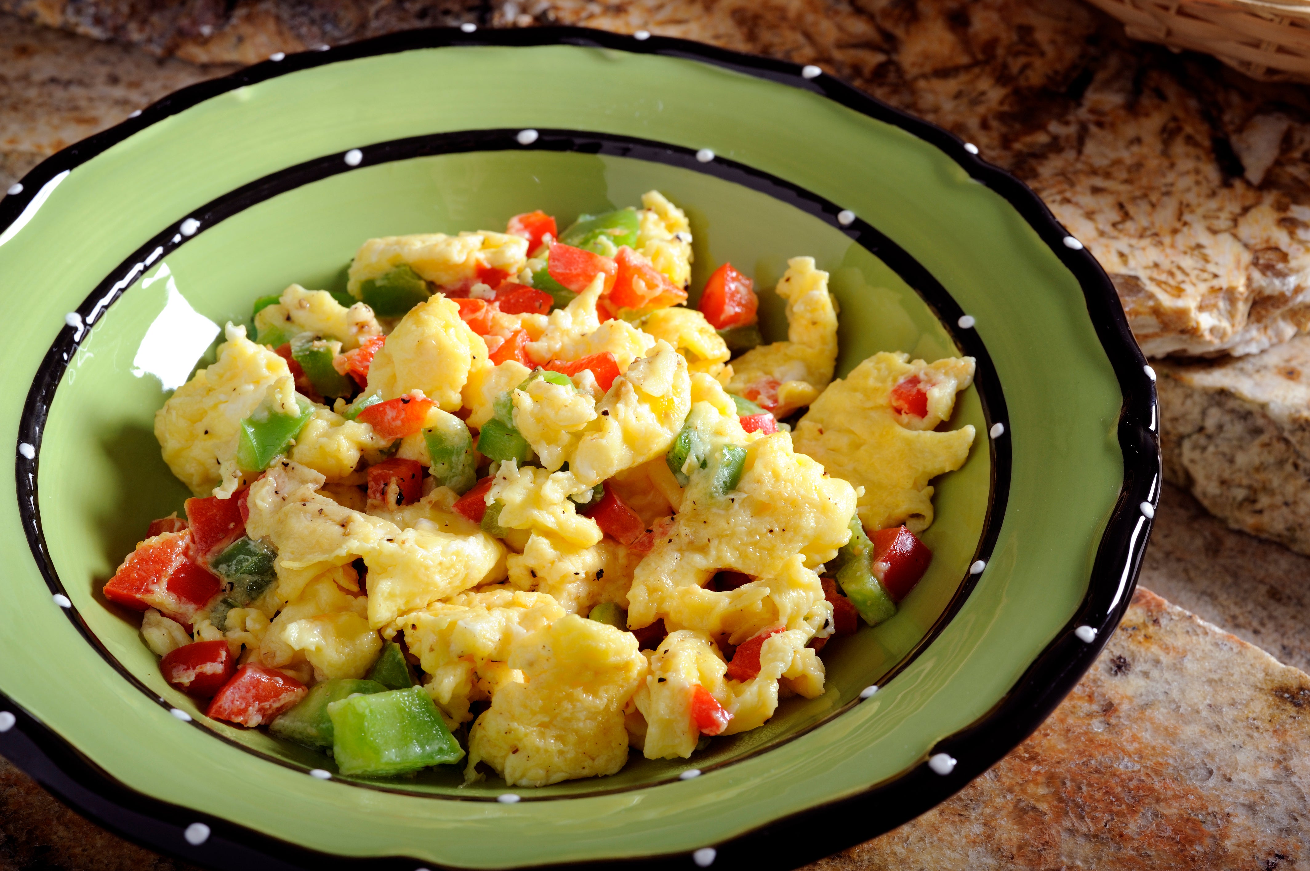 Huevos revueltos con tomate y cebolla | Huevo MÁS MALHER®